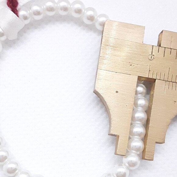 Sweet baby girl's faux pearl stretch bracelet with crown charm - Picture 4 of 7